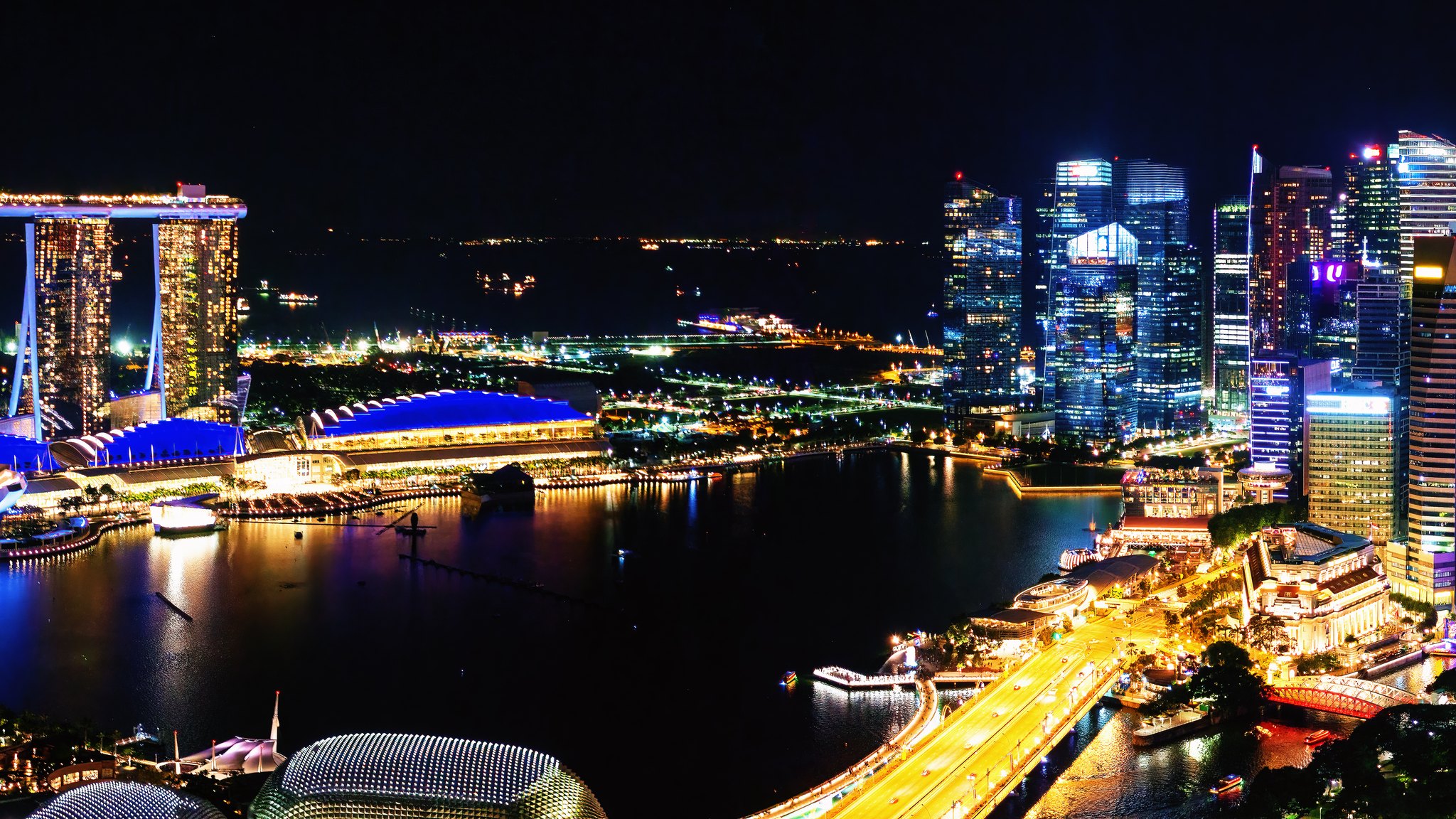 Night view of Marina Bay in Singapore, with the financial district towers, the Singapore River and Marina Bay Sands lit up.